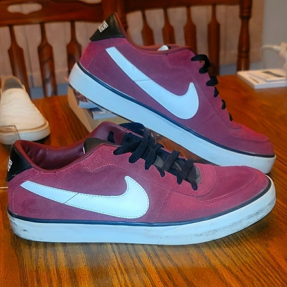 Mens size 11 Nike Market low 2 Varsity's